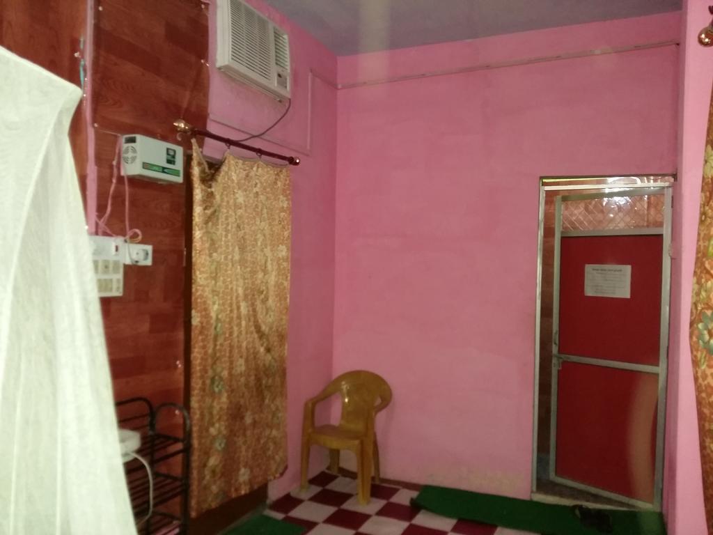 Somit Paying Guest House Varanasi Ruang foto