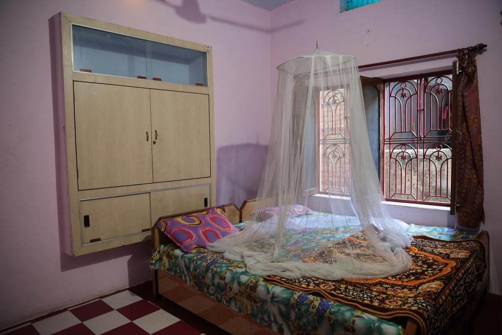 Somit Paying Guest House Varanasi Bagian luar foto