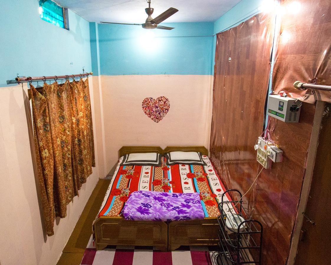 Somit Paying Guest House Varanasi Bagian luar foto