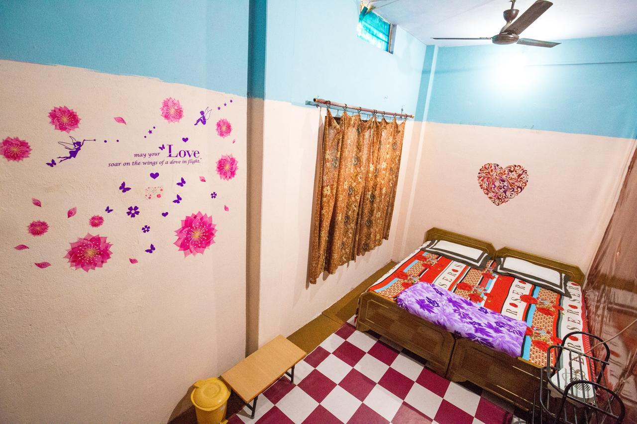 Somit Paying Guest House Varanasi Bagian luar foto