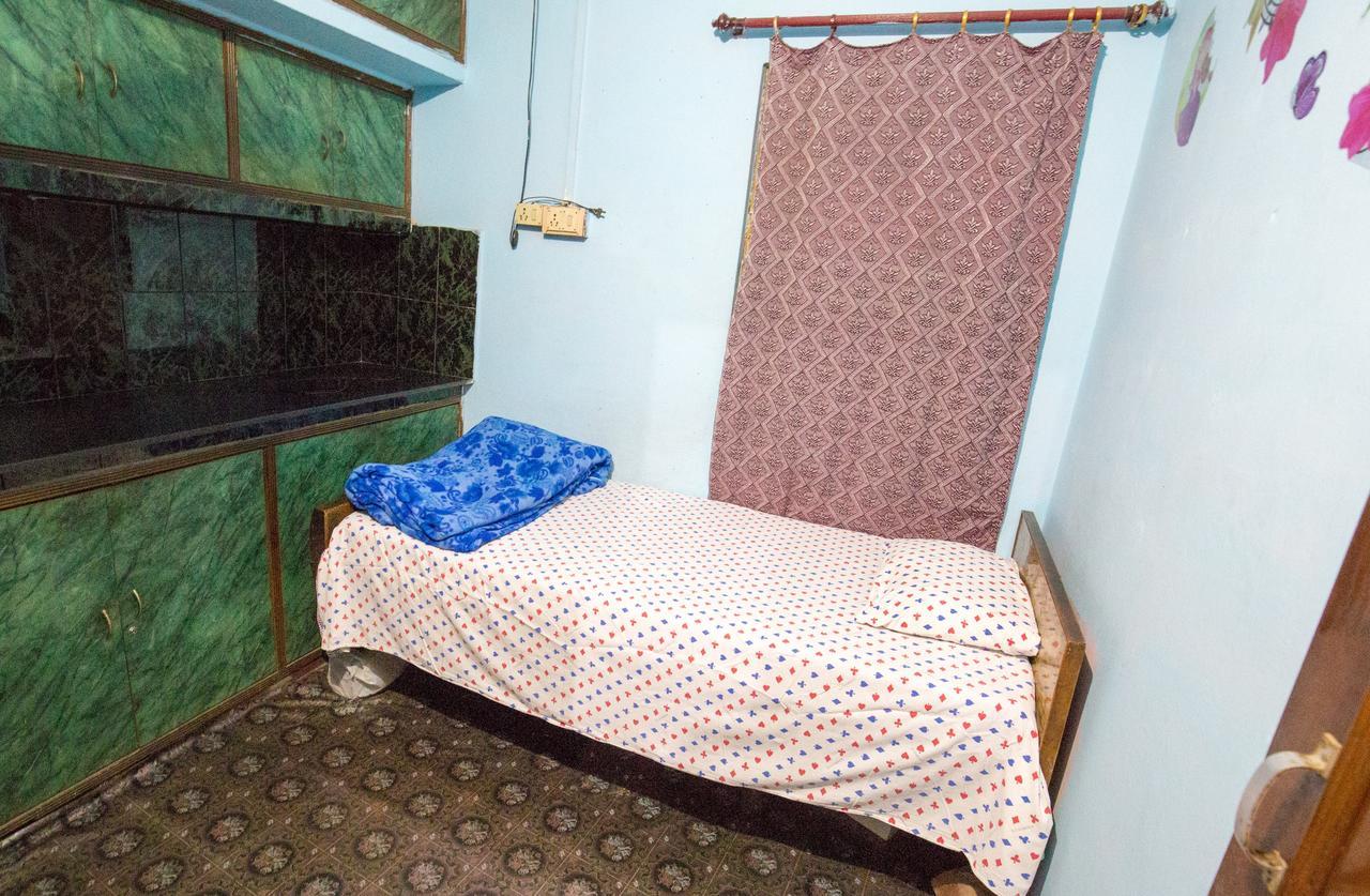 Somit Paying Guest House Varanasi Bagian luar foto