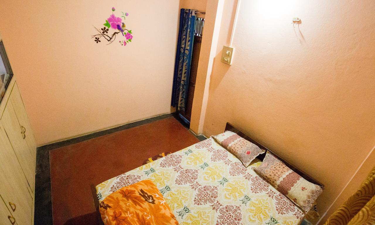 Somit Paying Guest House Varanasi Bagian luar foto