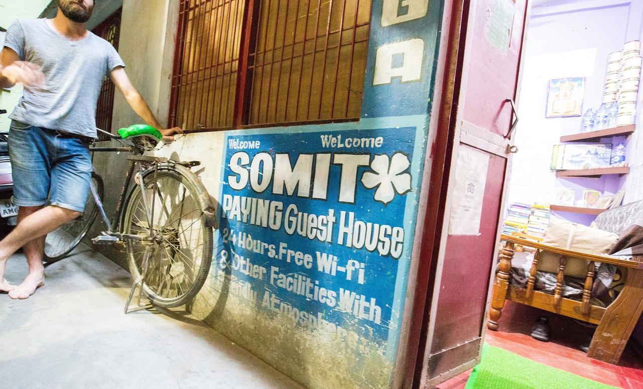 Somit Paying Guest House Varanasi Bagian luar foto